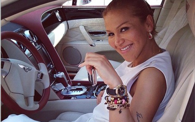 Rəqsanə ərindən maşın istəyir - “İnşallah “krisa”lıq etməzsən” “Rəqsanə ərindən maşın istəyir - “İnşallah “krisa”lıq etməzsən”