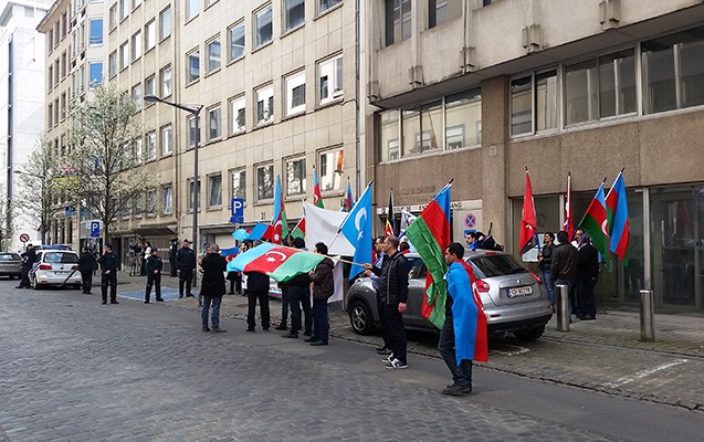 Brüsseldə Ermənistan səfirliyinin qarşısında aksiya - Foto