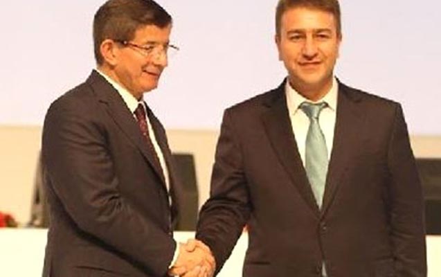 AKP-li siyasətçiyə silahlı hücum - Evinin qarşısında öldürüldü