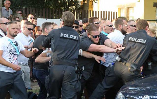 Almaniyada yerli əhali ilə qaçqınlar arasında dava - 100 nəfər əlbəyaxa oldu