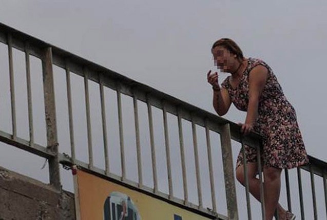 İntihara cəhd edən qadını polis qurtardı