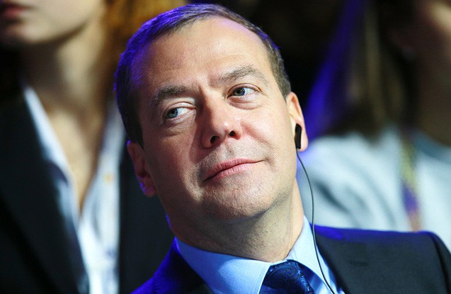 Medvedev yenidən partiya sədri oldu