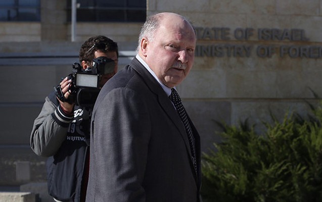 Rus səfir restoranda zəhərlənib