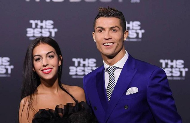 “Ronaldo satıcı qızla evlənir  -  Fotolar