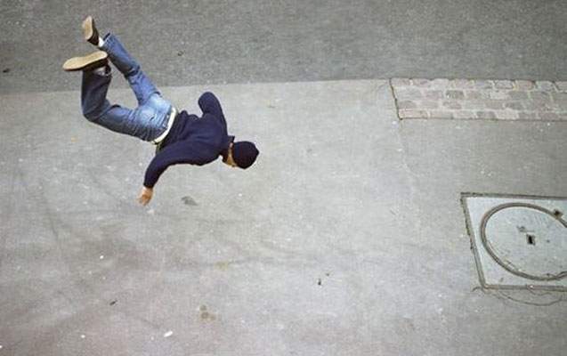 “Bakıda dəhşətli intihar  -  Özünü 17-ci mərtəbədən atdı