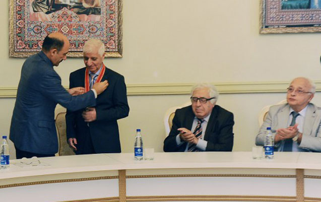 Nazir xalq şairinə &ldquo;Şərəf&rdquo; ordenini təqdim etdi - Foto