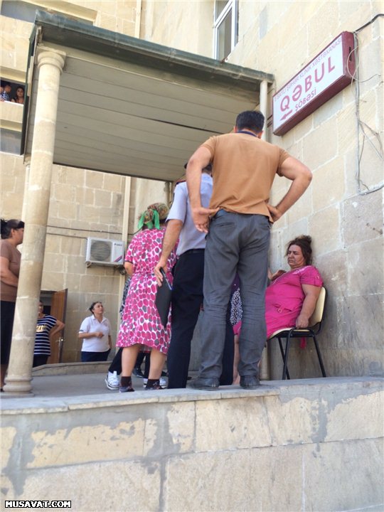 Gəlin evi yandırdı, özünü də binadan atıb öldürdü  -  Bakıda+Foto Gəlin evi yandırdı, özünü də binadan atıb öldürdü  -  Bakıda+Foto