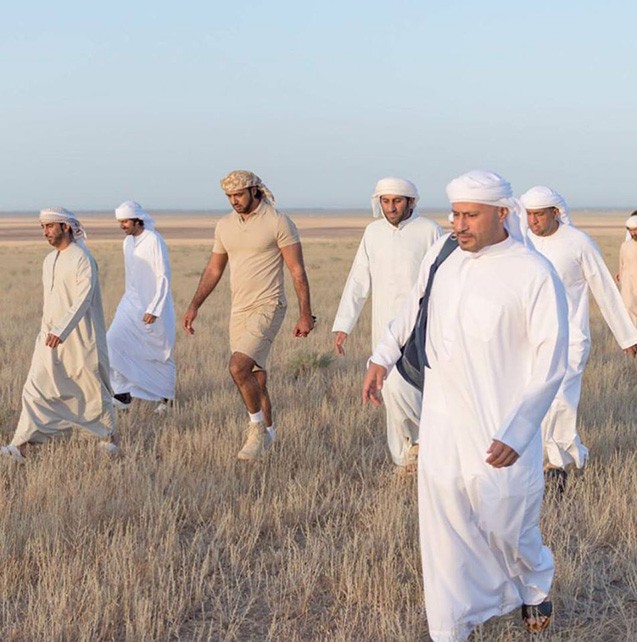 Qardaşı &ouml;lən şeyx Azərbaycanda - Ov etdi, yemək bişirdi +Fotolar