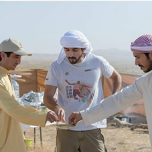 Qardaşı &ouml;lən şeyx Azərbaycanda - Ov etdi, yemək bişirdi +Fotolar