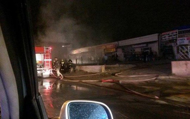  Bakıda maşın bazarı yandı  -  Fotolar