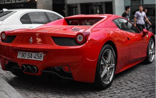 Bakı küçələrindəki milyonluq maşınlar kimindi? -  Fotolar