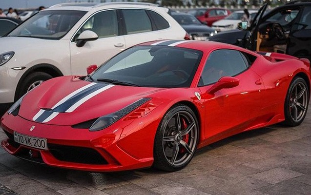 Bakı küçələrindəki milyonluq maşınlar kimindi? -  Fotolar