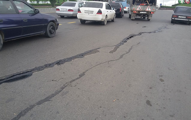 Sumqayıt yolu ikiyə bölündü  -  Fotolar