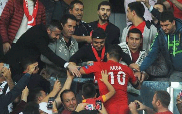 Arda Turan ağladı -  Fotolar
