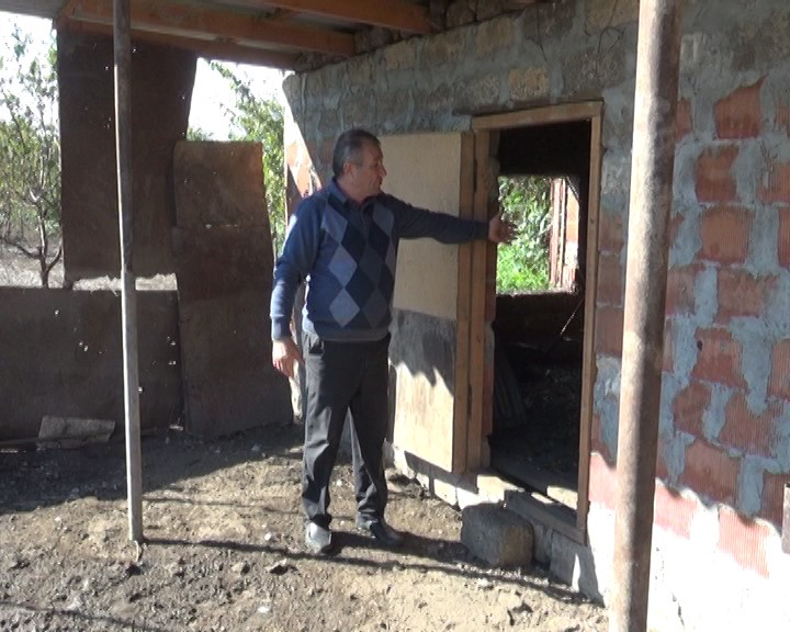 Cəlilabadda film kimi oğurluq  -  Quşların ağzını “skoç”ladılar