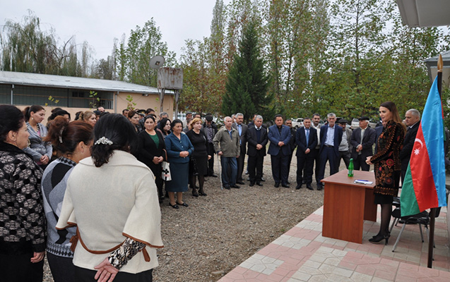 Qənirə Paşayeva Bozalqanlıda seçicilərlə görüşdü