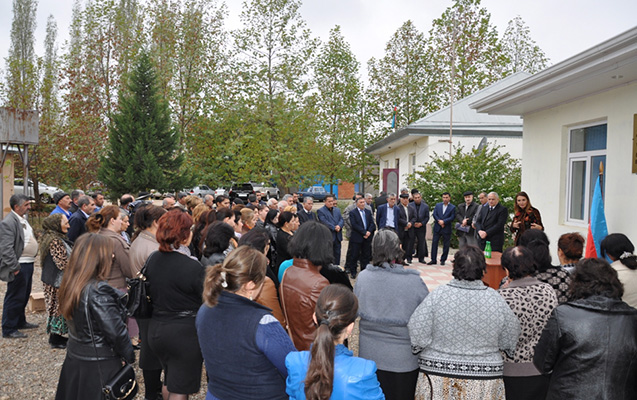 Qənirə Paşayeva Bozalqanlıda seçicilərlə görüşdü