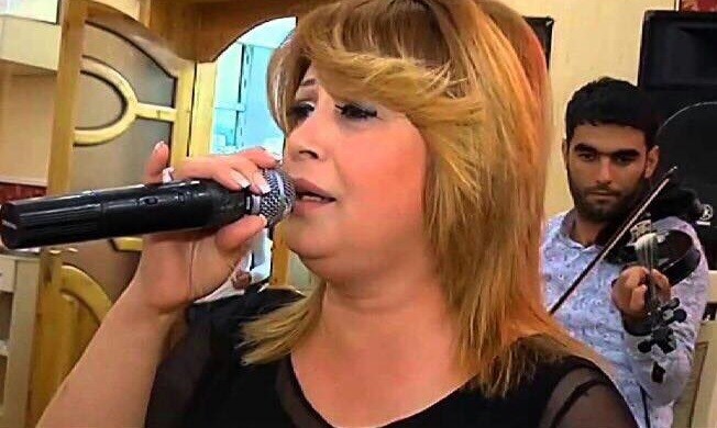 Tanınmış m&uuml;ğənni avtomobil qəzasına d&uuml;şd&uuml;