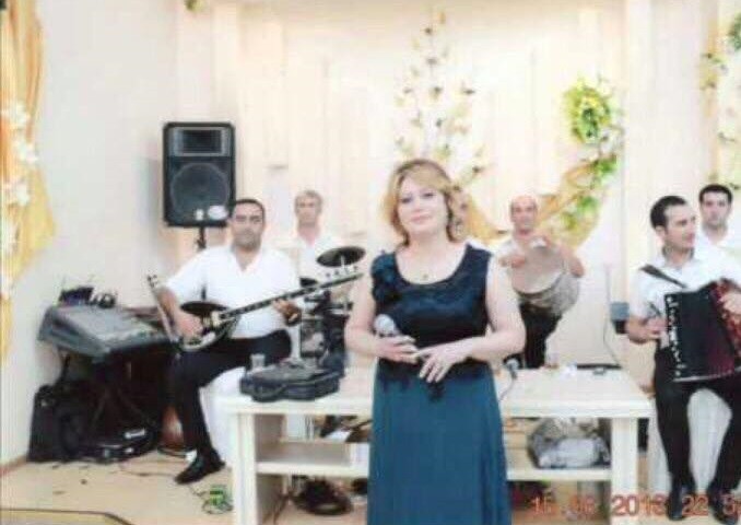 Tanınmış m&uuml;ğənni avtomobil qəzasına d&uuml;şd&uuml;