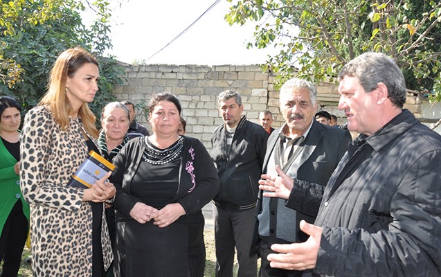 Qənirə Paşayeva Tovuzda sakinlərlə görüşüb