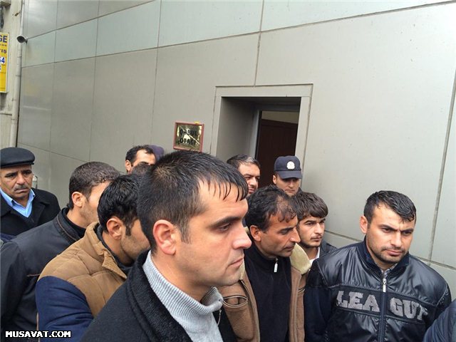 Bakıda fəhlə aksiyası - Maaşlar verilmir+Foto+Video