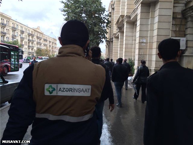 Bakıda fəhlə aksiyası - Maaşlar verilmir+Foto+Video