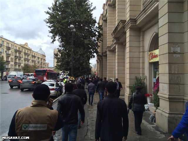 Bakıda fəhlə aksiyası - Maaşlar verilmir+Foto+Video