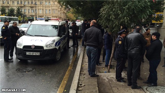 Bakıda fəhlə aksiyası - Maaşlar verilmir+Foto+Video