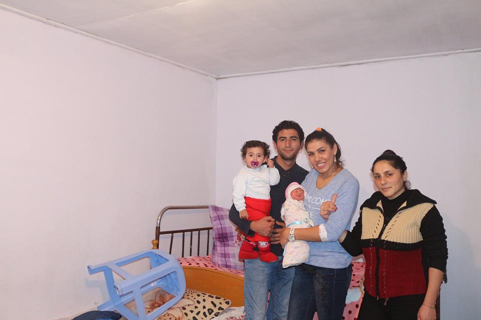 Ailəsinin tək əllə doğulan Diləyi... - Fotolar