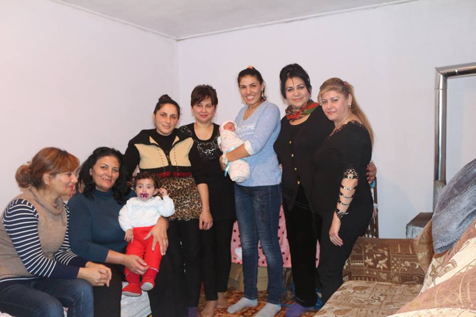 Ailəsinin tək əllə doğulan Diləyi... - Fotolar