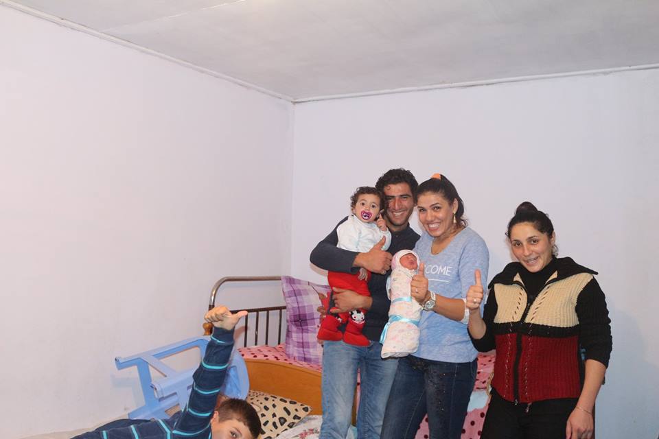 Ailəsinin tək əllə doğulan Diləyi... - Fotolar