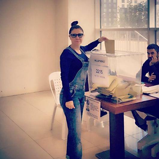 Türkiyədə məşhurlar belə səs verdi -  Fotolar