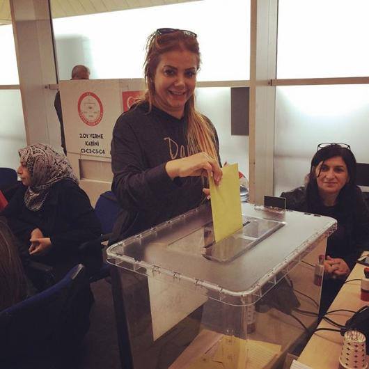 Türkiyədə məşhurlar belə səs verdi -  Fotolar