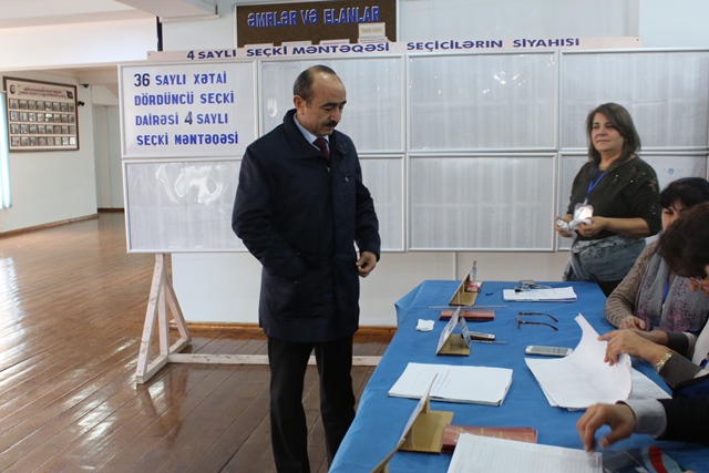 Prezidentin k&ouml;mək&ccedil;isi səs verdi - Foto