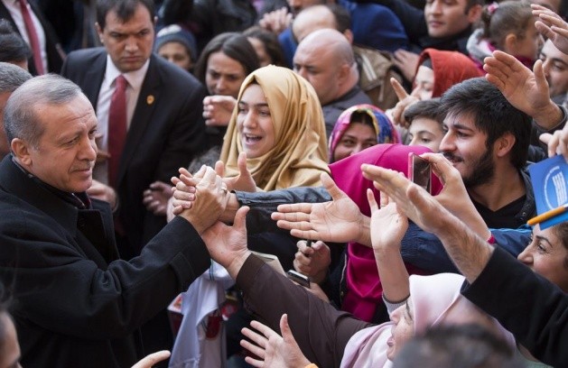 Ərdoğan ailəsi ilə birgə səs verdi -  Fotolar