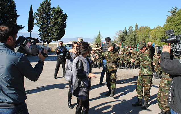 Cəbhə bölgəsində  Bayraq günü qeyd edildi -  Fotolar