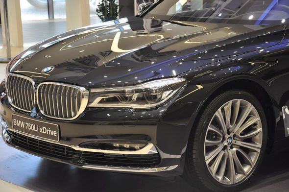 Füzuli Ələkbərov Bakıya yeni 7-seriya BMW gətirdi - Fotolar Füzuli Ələkbərov Bakıya yeni 7-seriya BMW gətirdi - Fotolar