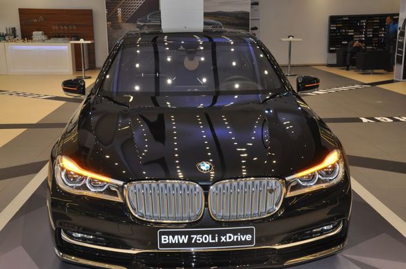 Füzuli Ələkbərov Bakıya yeni 7-seriya BMW gətirdi - Fotolar Füzuli Ələkbərov Bakıya yeni 7-seriya BMW gətirdi - Fotolar