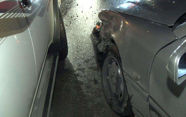 Bakıda tanınmış yazarın maşınını vurdular - Fotolar