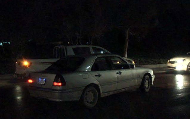 Bakıda tanınmış yazarın maşınını vurdular - Fotolar