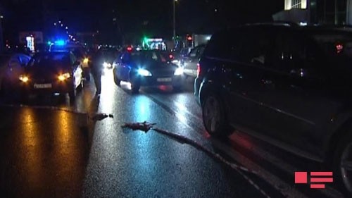 Bakıda yol &ccedil;&ouml;kd&uuml; - Maşın və yoldan &ouml;tən şəxs yarğana d&uuml;şd&uuml; +Foto
