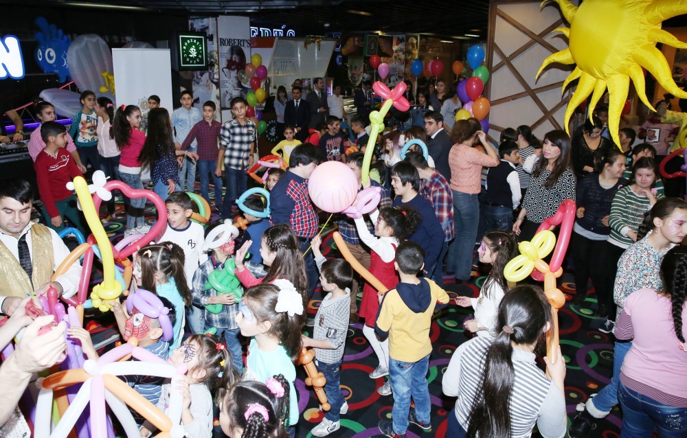 Leyla Əliyeva &ouml;vladları ilə şənliyə qatıldı - Fotolar