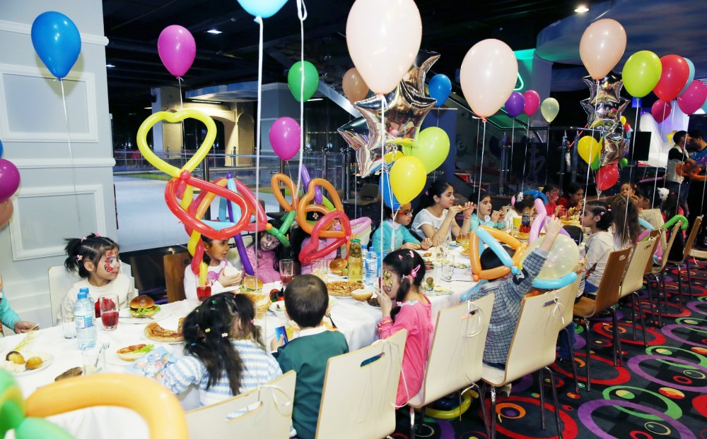 Leyla Əliyeva &ouml;vladları ilə şənliyə qatıldı - Fotolar