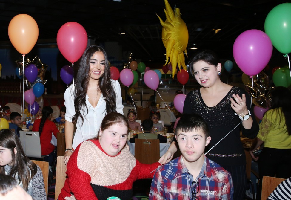 Leyla Əliyeva &ouml;vladları ilə şənliyə qatıldı - Fotolar