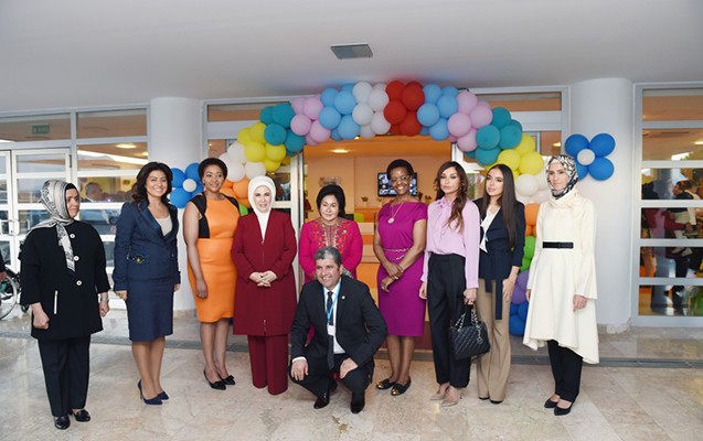 Mehriban Əliyeva Əlillərin Bərpa Mərkəzində - Fotolar Mehriban Əliyeva Əlillərin Bərpa Mərkəzində - Fotolar