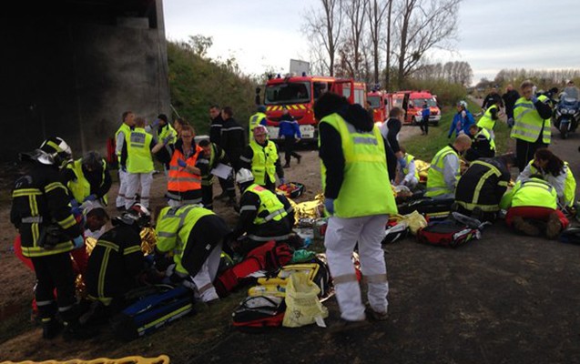 Fransada daha bir faciə -  5 &ouml;l&uuml;, 60 yaralı +Foto+Video