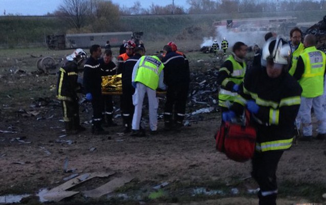 Fransada daha bir faciə -  5 &ouml;l&uuml;, 60 yaralı +Foto+Video