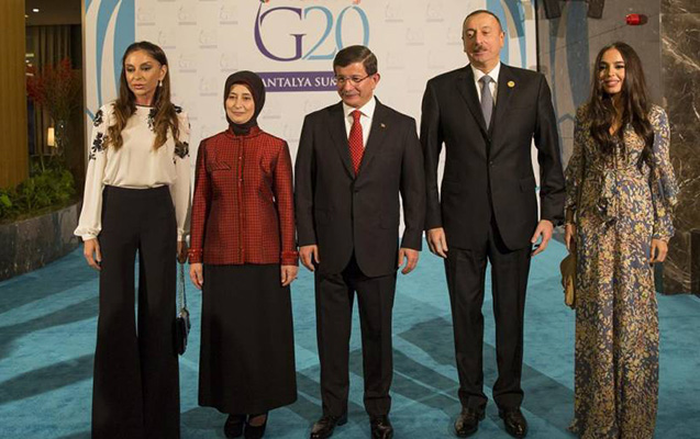 İlham Əliyevlə ailəsi Davudoğlu ilə görüşdü -  Fotolar