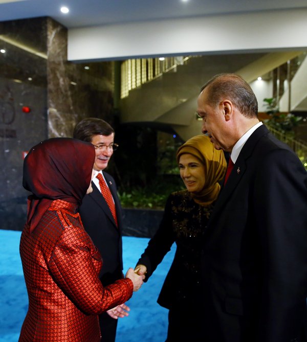 İlham Əliyevlə ailəsi Davudoğlu ilə görüşdü -  Fotolar