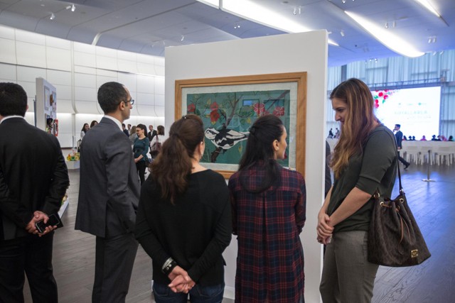 Leyla Əliyeva əkizləri ilə sərgidə - Fotolar